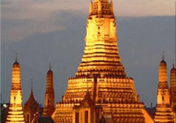 wat-arun-by-night