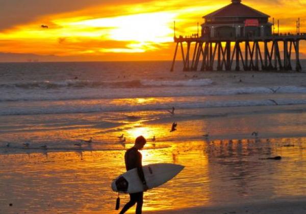 santa-monica-surfing-at-sunrise