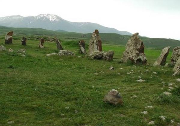 vorhistorische-kultstaette-karahunj-in-armenien