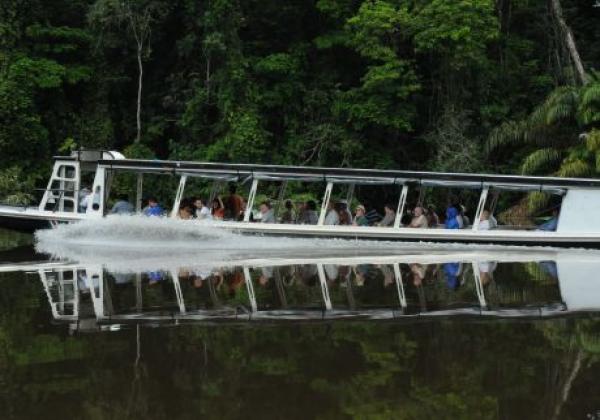 boot-im-tortuguero