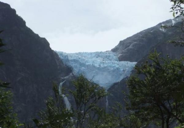 haengender-gletscher-queulat.jpg