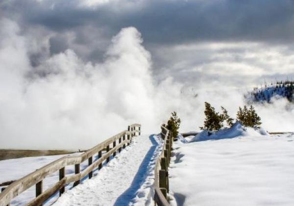 snowshoe-paths-yellowstone