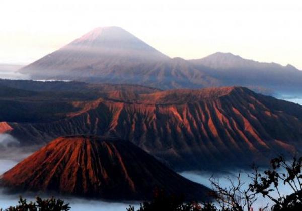 batok---bromo---semeru-volcano