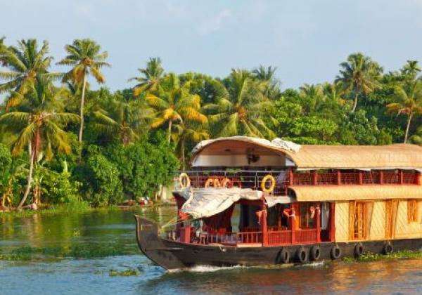 kerala-backwaters-hausboot
