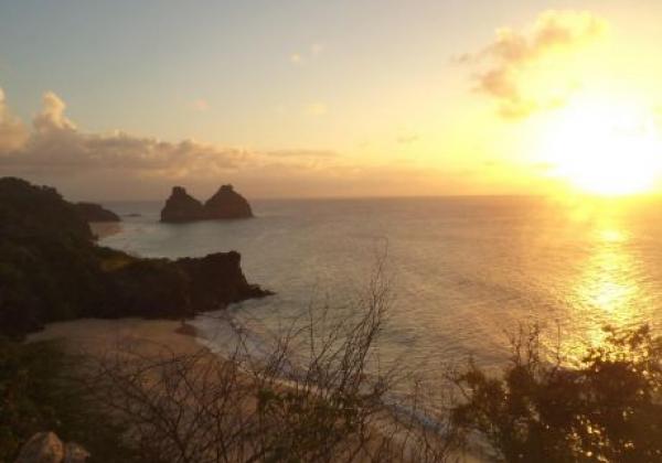 beaches-fernando-de-noronha-pernambuco-beaches-view-nature-sea-excursions-sunset