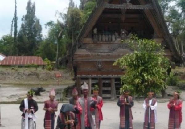 toba-simanindo-sm.jpg