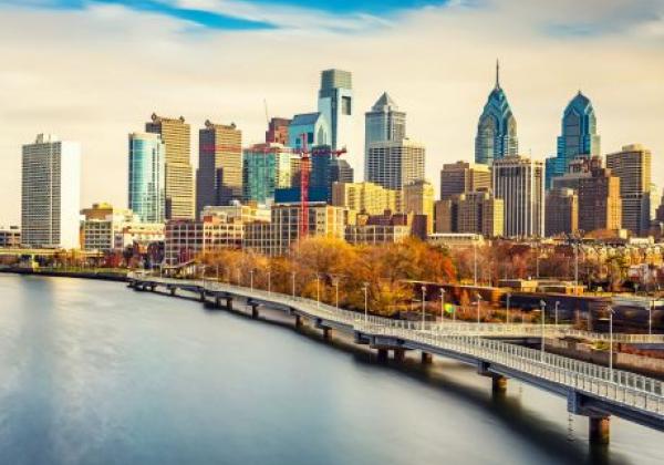 philadelphia-skyline-and-schuylkill-river,-pa,-usa.