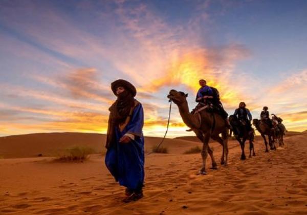 ride-camels-at-merzouga-desert