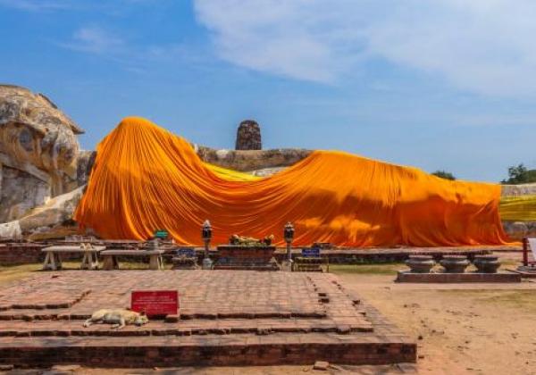 big-buddha-sleep-in-temple-at-wat-lokayasutha-2015-1992