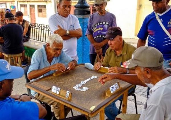 santiago-de-cuba---cuban-traditions,-domino,-men,-cubans,-culture
