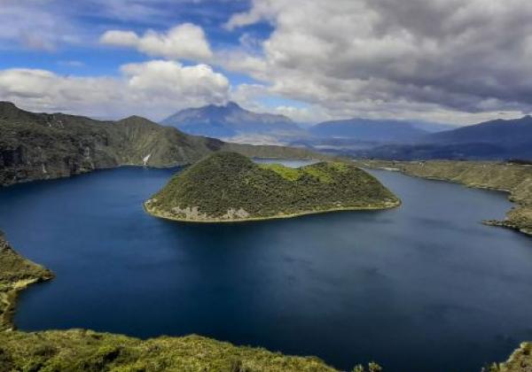 cuicocha-lagoon