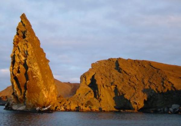 galapagos-bartolome-pinnacle-rock.jpg
