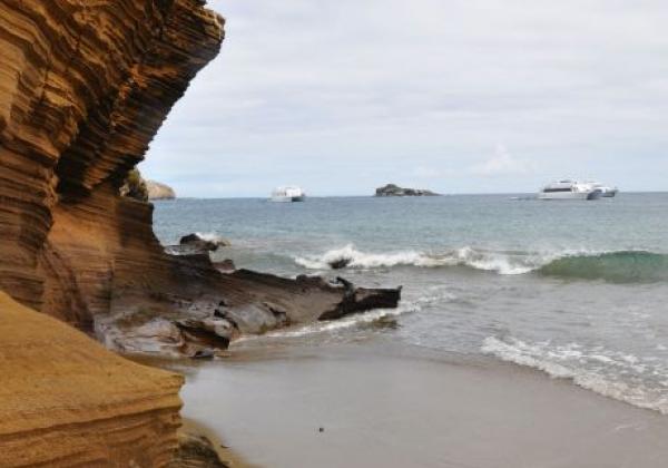 galapagos-punta-pitt-1.jpg