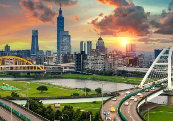 stadtbild-von-taipeh-und-verkehr-in-taiwan