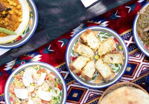 outdoor-lunch-made-and-served-by-the-locals