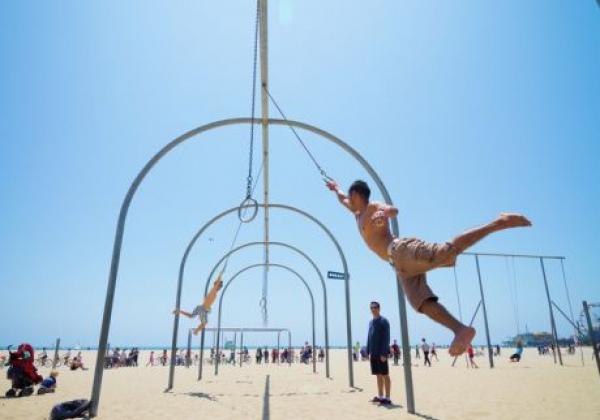 ca-los-angeles-beach-swings