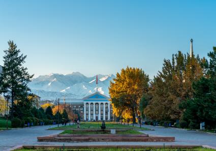 Stadt und Berge Bisc_95_4.jpg
