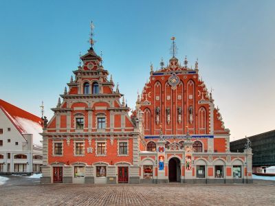 house-of-the-blackheads-in-the-old-town-of-riga