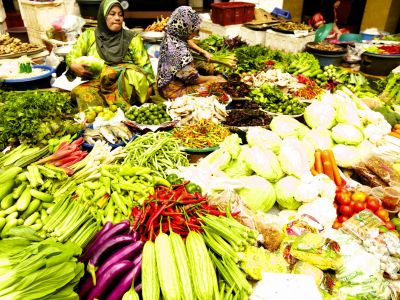 malaysia---food-variety-at-market--einzelner-stand