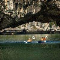 vn-halong-bay-kayak