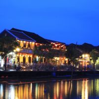 vn-hoi-an-riverside-night