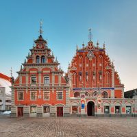 house-of-the-blackheads-in-the-old-town-of-riga