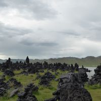 ovoo-aus-lava-bei-weißen-see---terkhiin-tsagaan-nuur.jpg