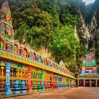 beautiful-view-of-colorful-stairs-of-batu-caves,-kuala-lumpur,-malaysia.-panorama-671x600