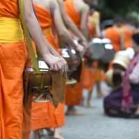 buddhist-monks-800x533