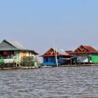 indonesien-sulawesi-sengkang-tempe-see-haeuser-sm-800x370